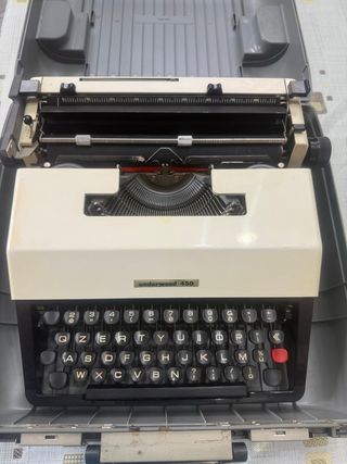 macchina da scrivere underwood 450