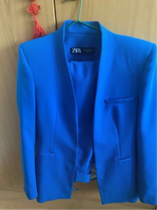 Traje azul de Zara