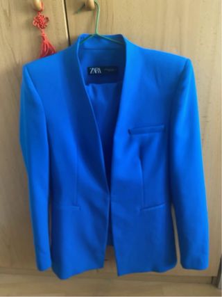 Traje azul de Zara