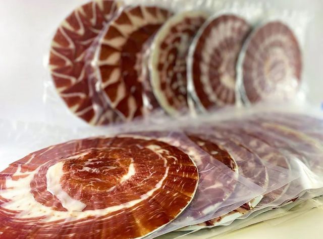 Corte y envasado de jamón