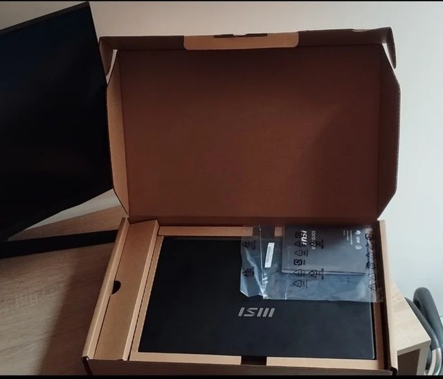 Portátil MSI - Negro