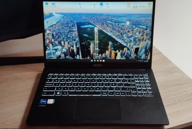 Portátil MSI - Negro