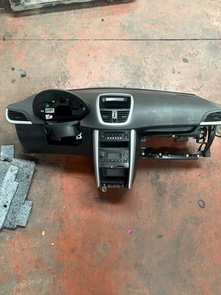 Salpicadero Peugeot 207 - Negro
