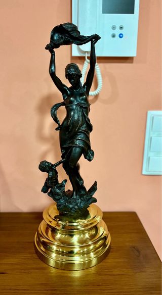 Alegoría del mar en bronce sobre peana dorada. S. XX.