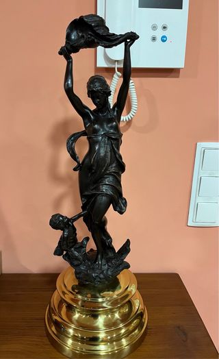 Alegoría del mar en bronce sobre peana dorada. S. XX.