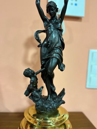 Alegoría del mar en bronce sobre peana dorada. S. XX.