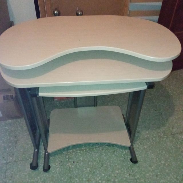 Escritorio curvo beige