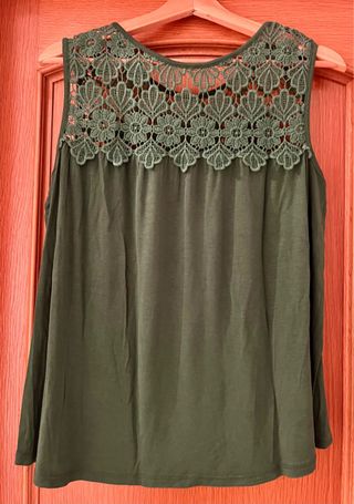 Camiseta verde con crochet