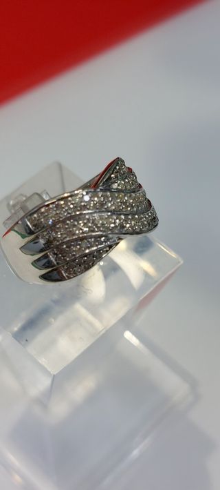 Anillo diamantes.