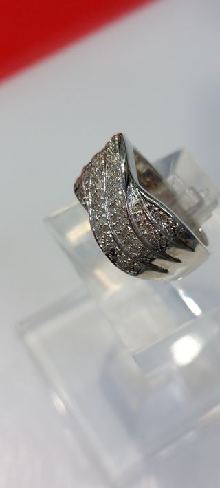 Anillo diamantes.