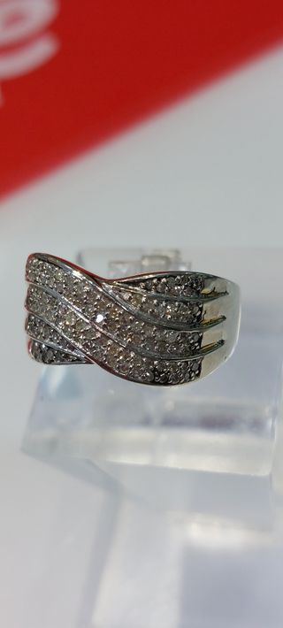 Anillo diamantes.