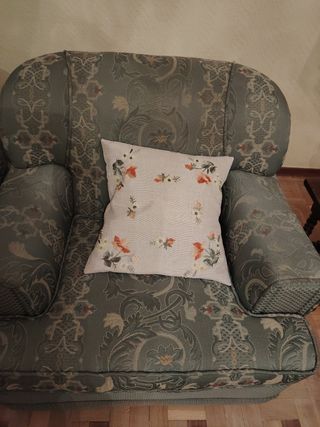 Sofá y dos sillones