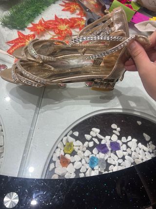 Tacones dorados LSHEN