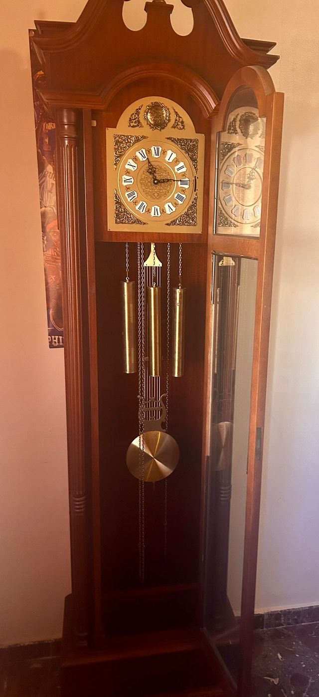 Reloj carrillón antesala