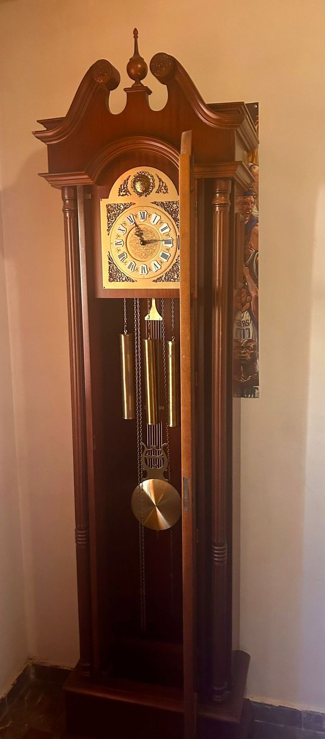 Reloj carrillón antesala