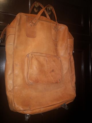 Maleta cuero, bolso zapatero, ruedas. Vintage 