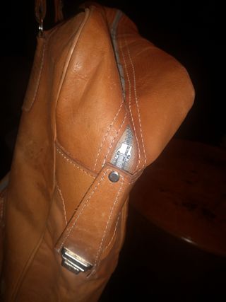 Maleta cuero, bolso zapatero, ruedas. Vintage 