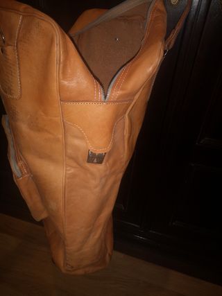 Maleta cuero, bolso zapatero, ruedas. Vintage 