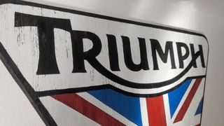 Cartel madera logo Triumph