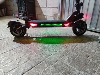 Patinete eléctrico casi nuevo vale 900 l vendo 500