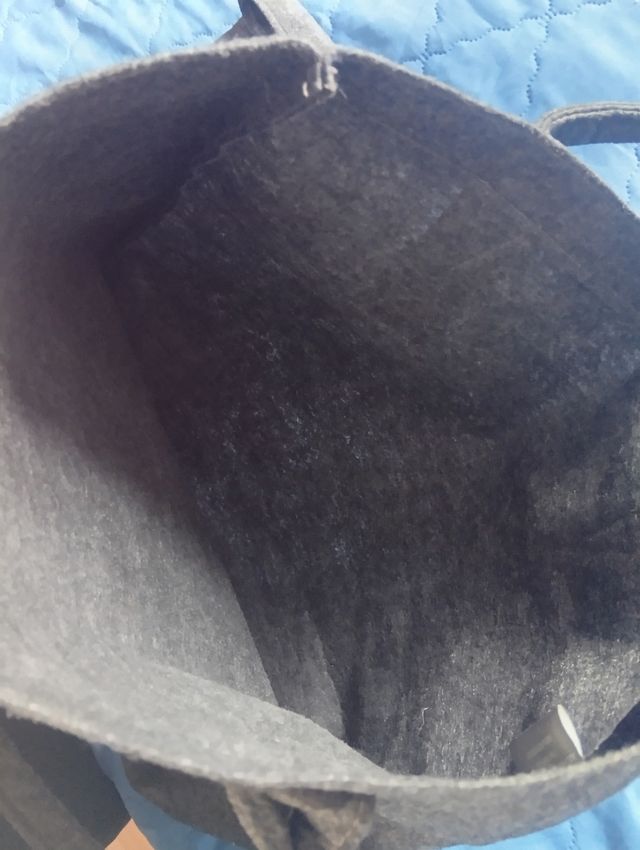 Borsa in materiale tipo feltro grigio scuro