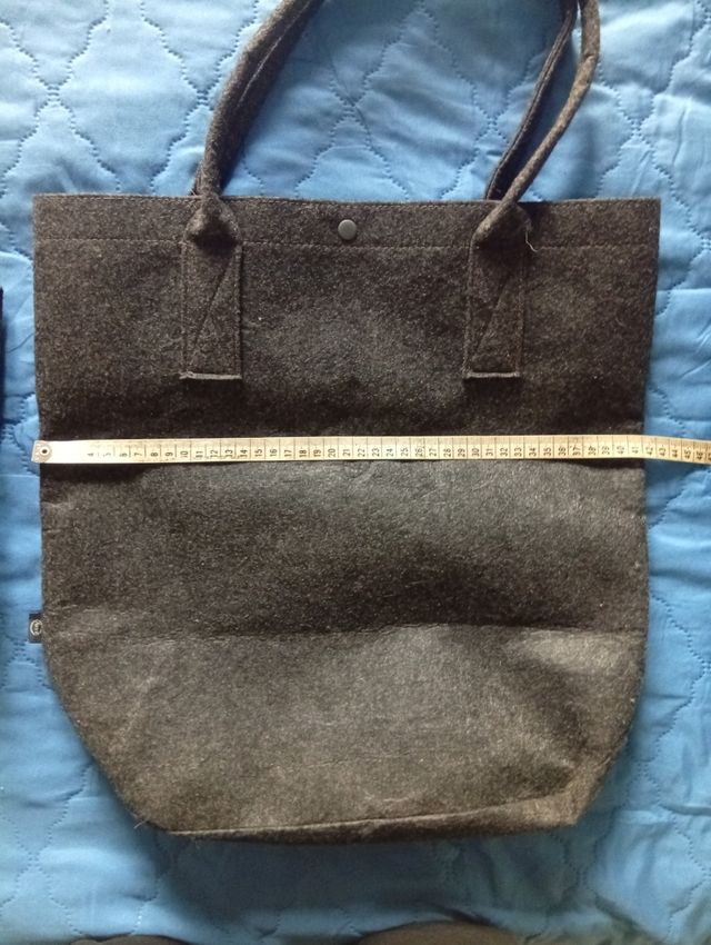 Borsa in materiale tipo feltro grigio scuro