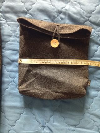 Borsa in materiale tipo feltro grigio scuro