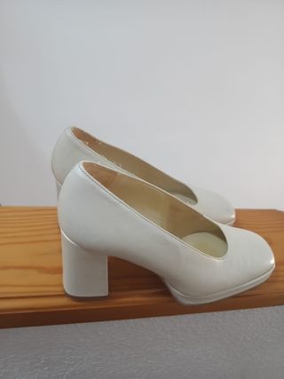 Zapatos blancos de tacón