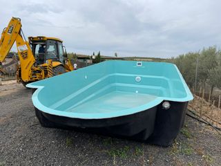 PISCINA PREFABRICADA DE POLIÉSTER MODELO COLISEUM
