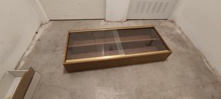 Vitrina antigua con puertas corredizas