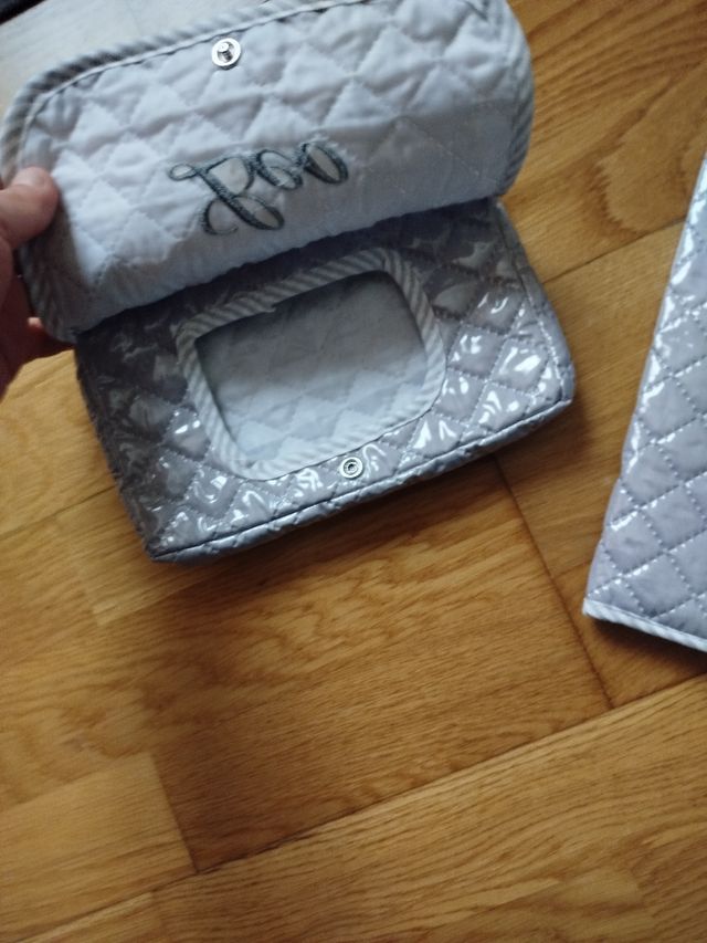 Libro vacunas y guarda toallitas bebe