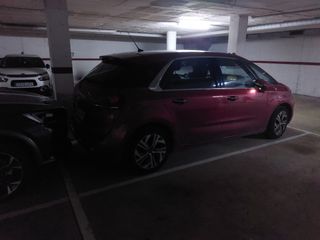 Plaza parking coche pequeño o motos.