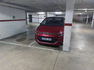 Plaza parking coche pequeño o motos.