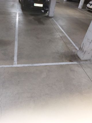 Plaza parking coche pequeño o motos.