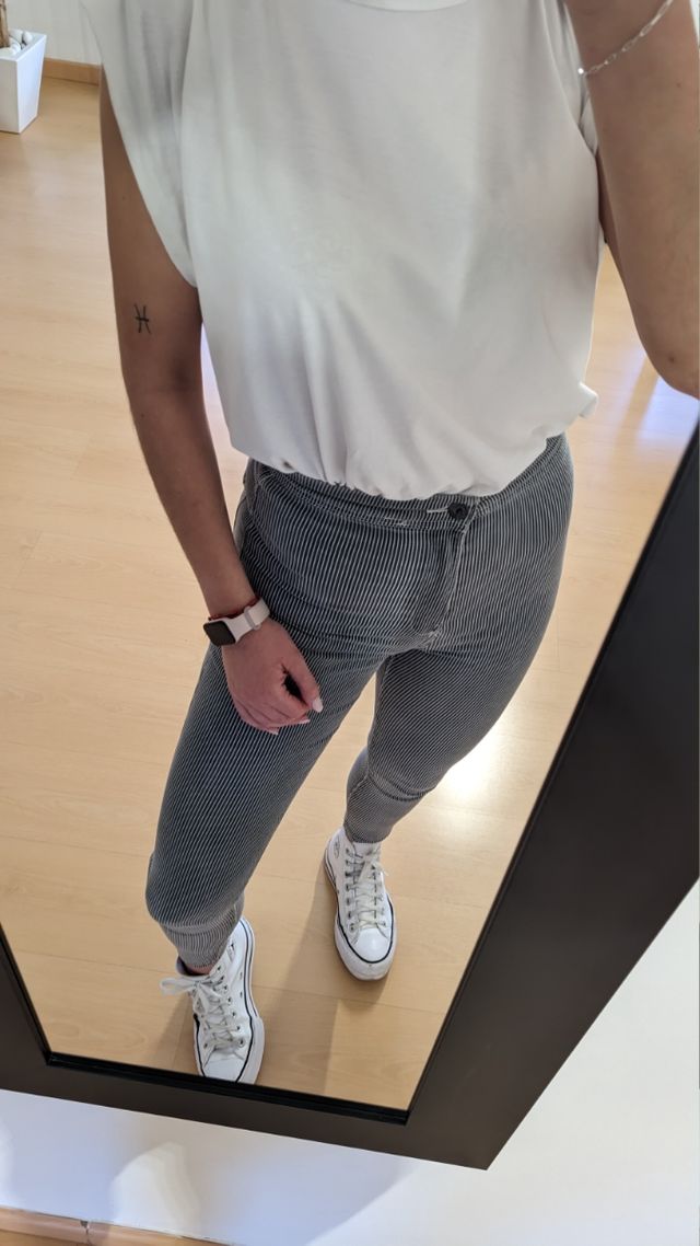 Pantalones Bershka rayas grises -talla 26