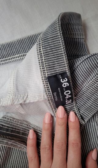 Pantalones Bershka rayas grises -talla 26