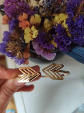 Pulsera dorada flechas