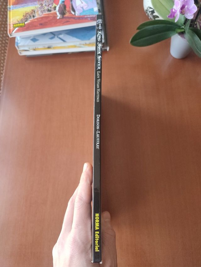 LONG JOHN SILVER 1. LADY VIVIAN HASTINGS (Spani...