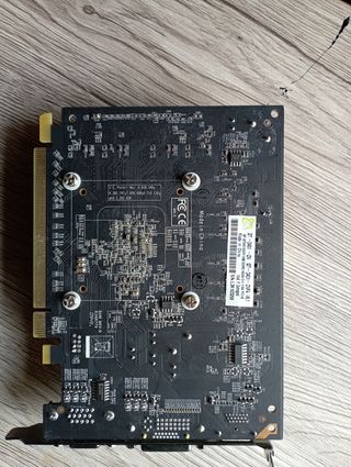 Tarjeta gráfica GeForce GT 240