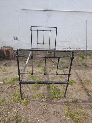 Cama hierro forjado antigua