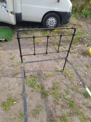 Cama hierro forjado antigua