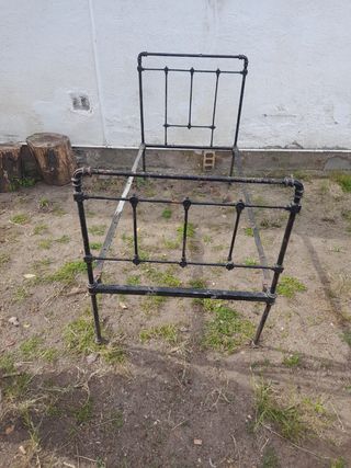 Cama hierro forjado antigua 