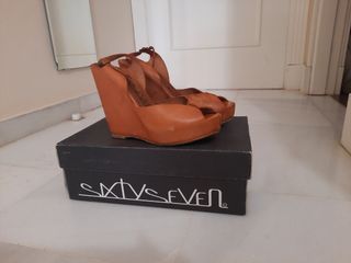 SixtySeven - Zapatos cuña marrón
