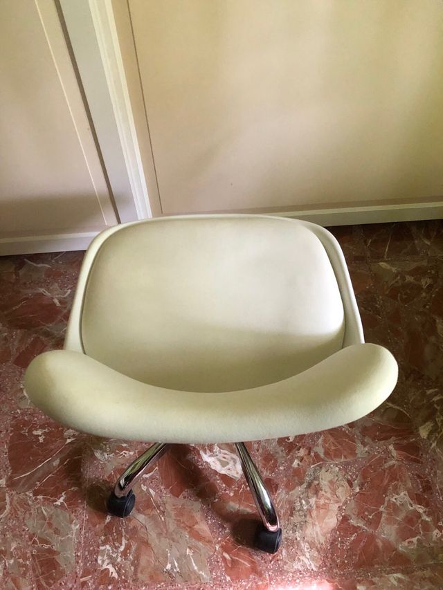 Silla oficina blanca giratoria