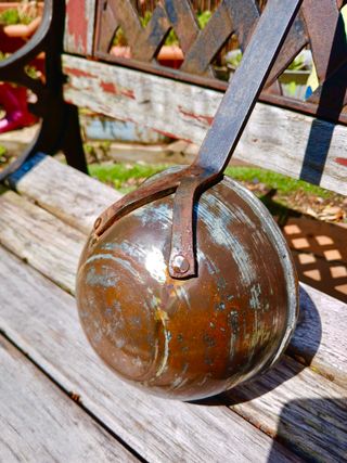 CAZO ANTIGUO DE COBRE CROMADO Y HIERRO