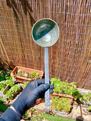 CAZO ANTIGUO DE COBRE CROMADO Y HIERRO