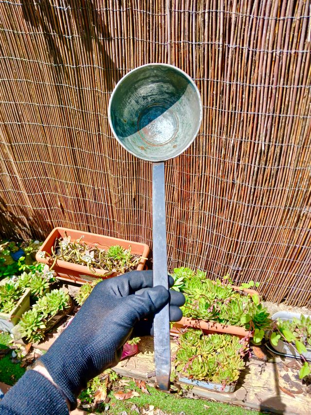 CAZO ANTIGUO DE COBRE CROMADO Y HIERRO