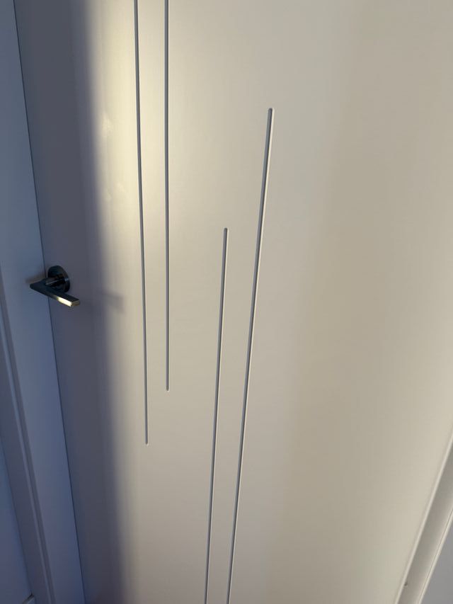 Puerta interior lacada nueva. abre a derechas