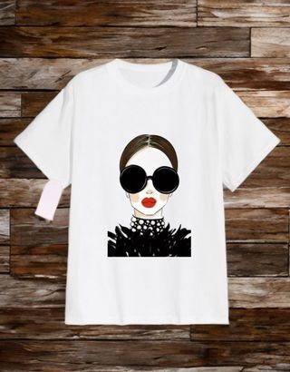 Camiseta negra corazón mariposas