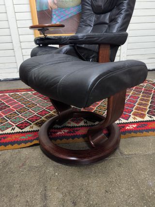 Sillón, stressless ekornes. Mesita. Puff